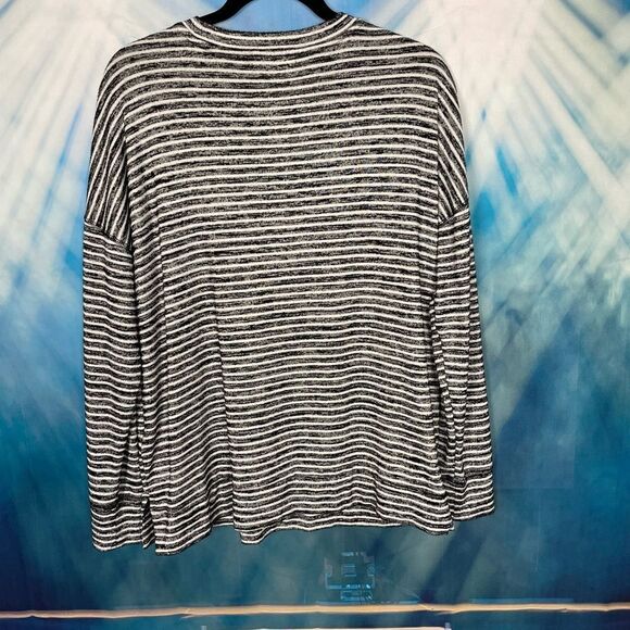 Comfy Top! - Picture 2 of 3